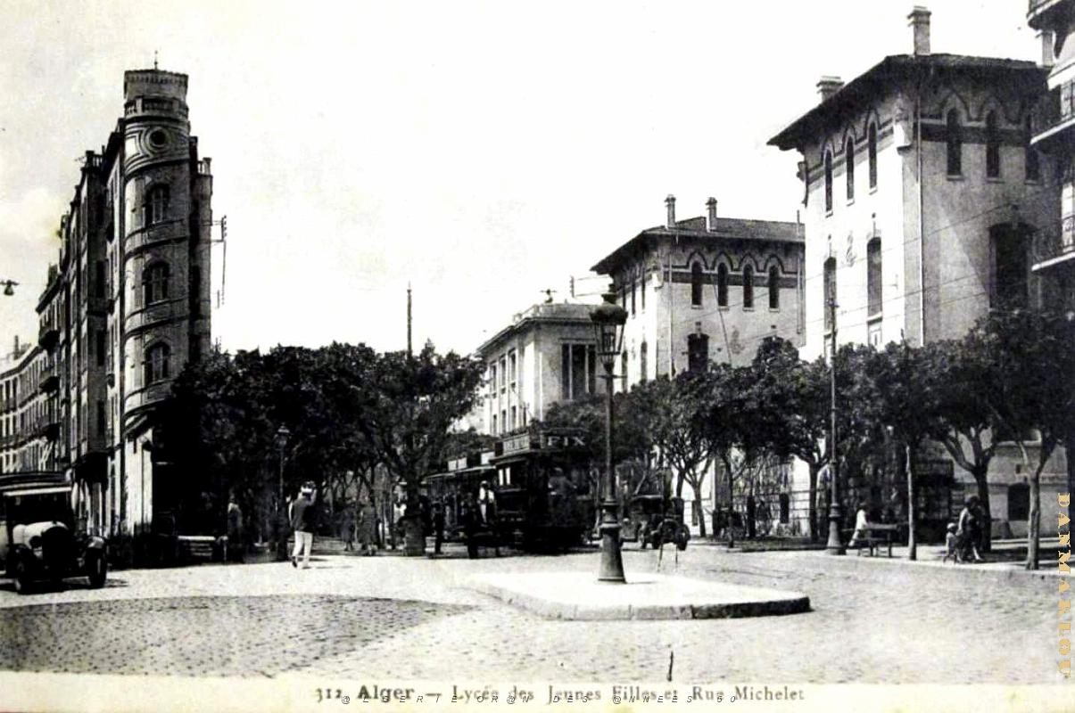 Alger - Lycee des Jeunes Filles et Rue Michelet.jpg